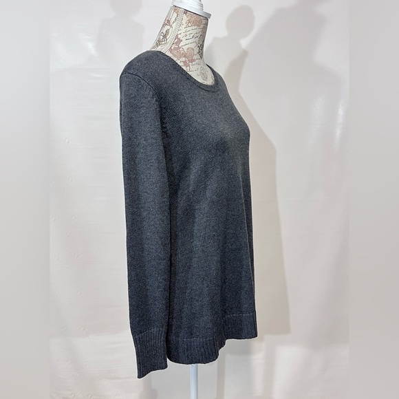 H by HALSTON Charcoal gray crew neck sweater size‎ S. - Picture 8 of 13